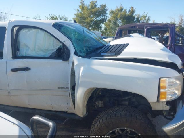 Chevrolet Silverado 2500 Lt Image 13