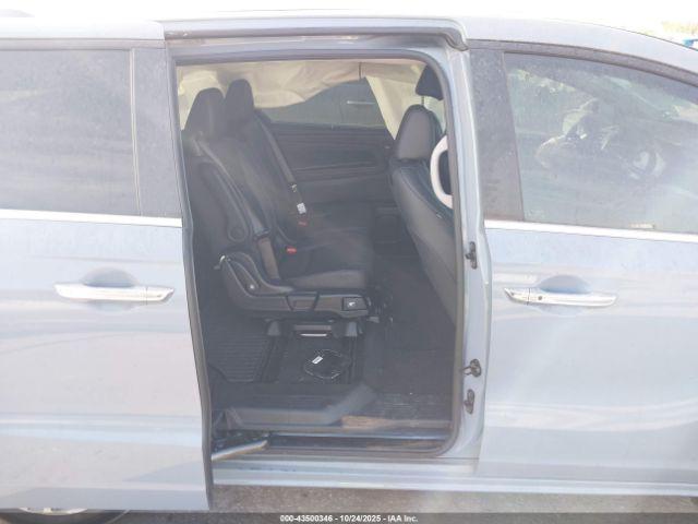Honda Odyssey Touring Image 6