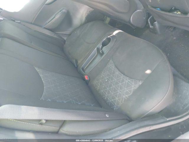 Chevrolet Spark Fwd 1lt Automatic Image 16