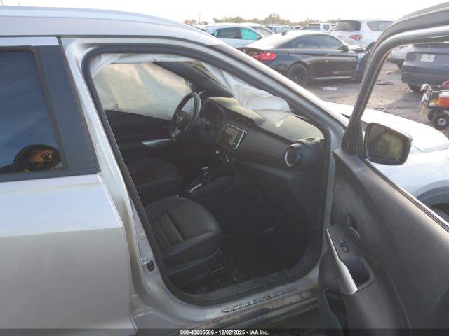 Nissan Kicks Sr Image 12