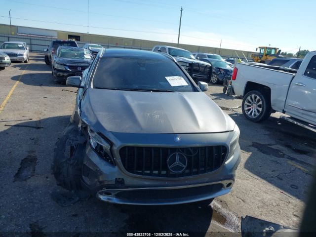 Mercedes-Benz GLA Image 14