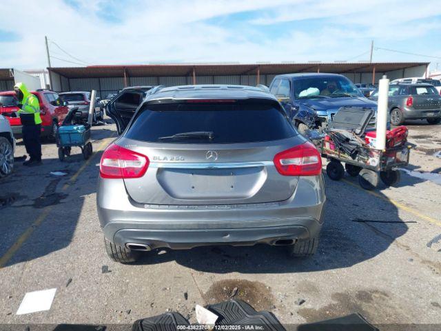 Mercedes-Benz GLA Image 8