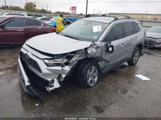 Toyota RAV4 Xle Image 3