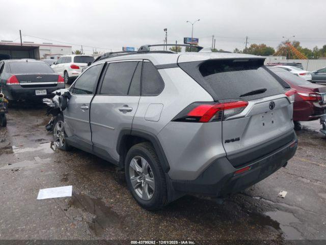 Toyota RAV4 Xle Image 14