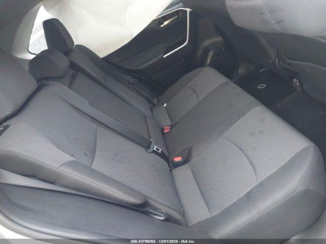 Toyota RAV4 Xle Image 9