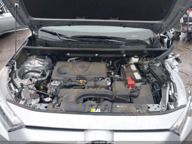 Toyota RAV4 Xle Image 12