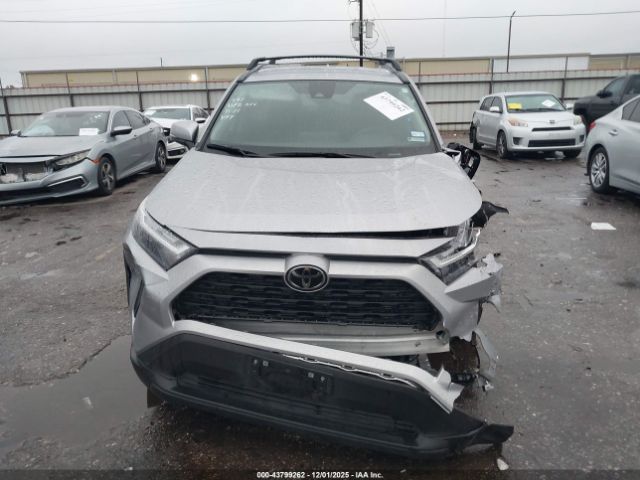 Toyota RAV4 Xle Image 11