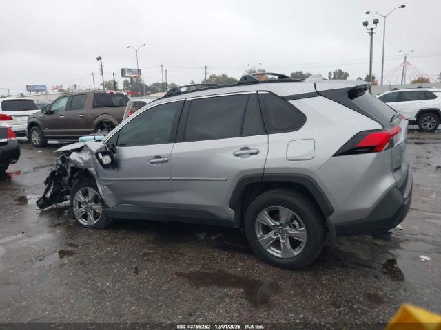 Toyota RAV4 Xle Image 5