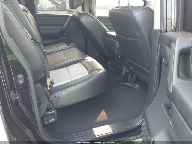 Nissan Titan Se Image 6