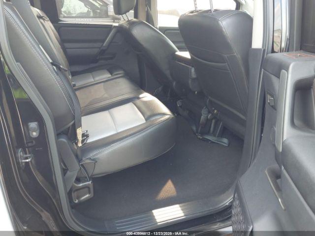 Nissan Titan Se Image 6