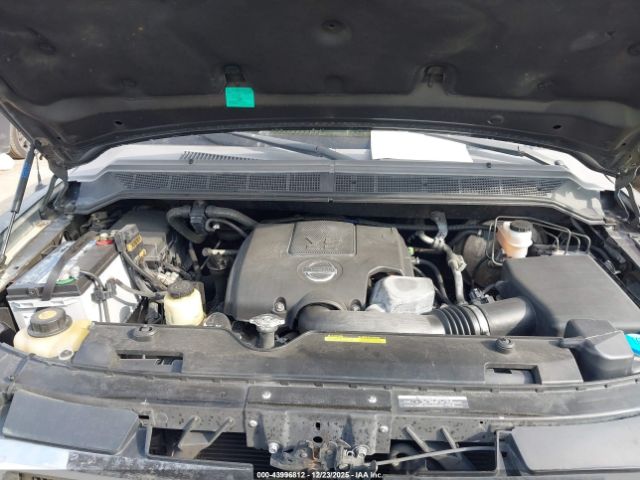 Nissan Titan Se Image 9