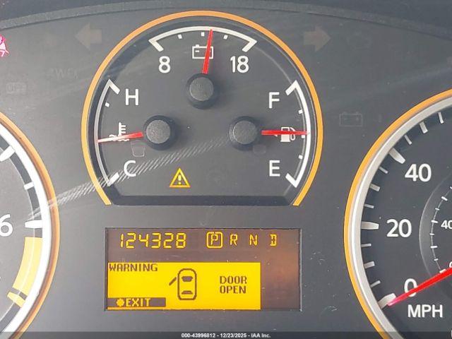 Nissan Titan Se Image 11