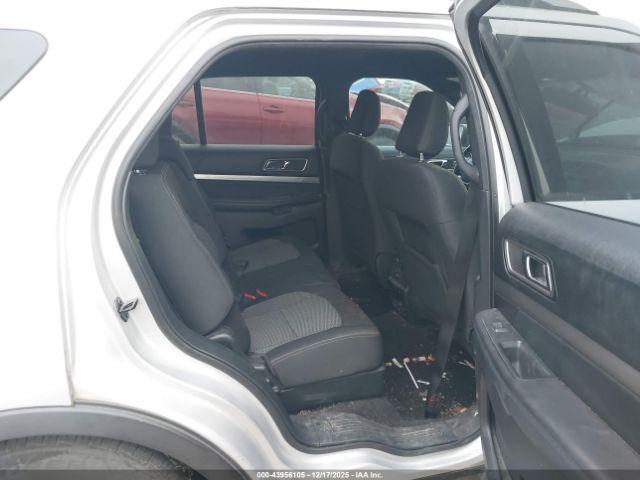 Ford Explorer Xlt Image 12