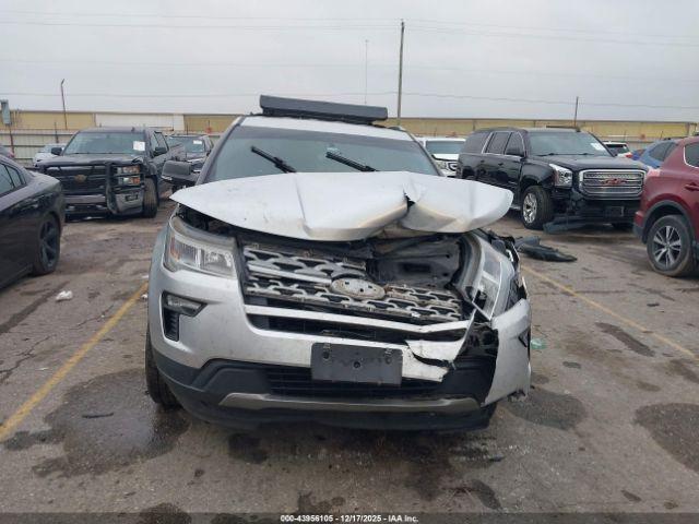 Ford Explorer Xlt Image 10