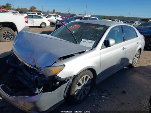 Toyota Avalon Limited Image 4