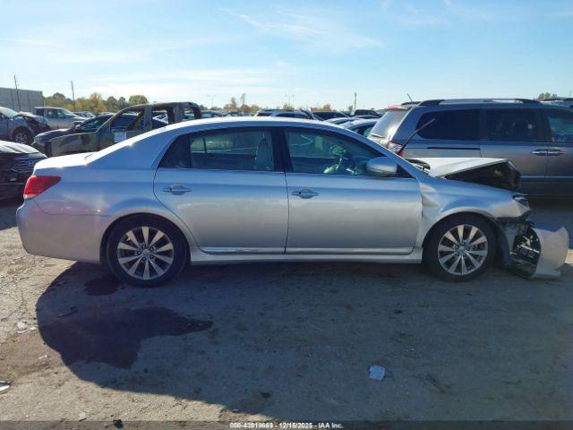 Toyota Avalon Limited Image 13