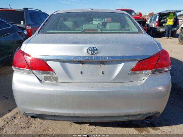Toyota Avalon Limited Image 6