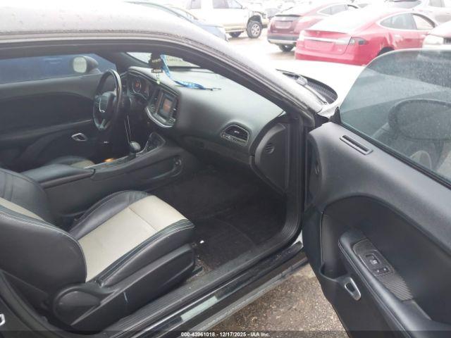 Dodge Challenger Image 4