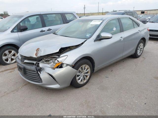 Toyota Camry Le Image 7