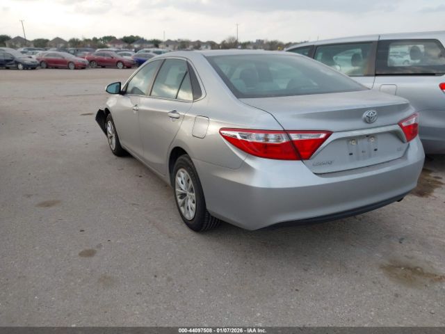 Toyota Camry Le Image 4