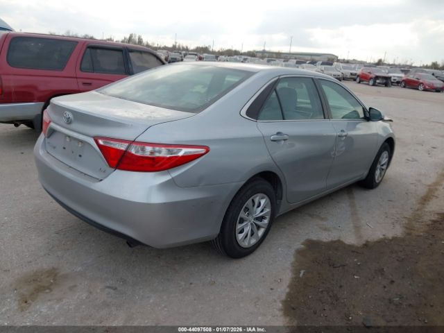 Toyota Camry Le Image 2
