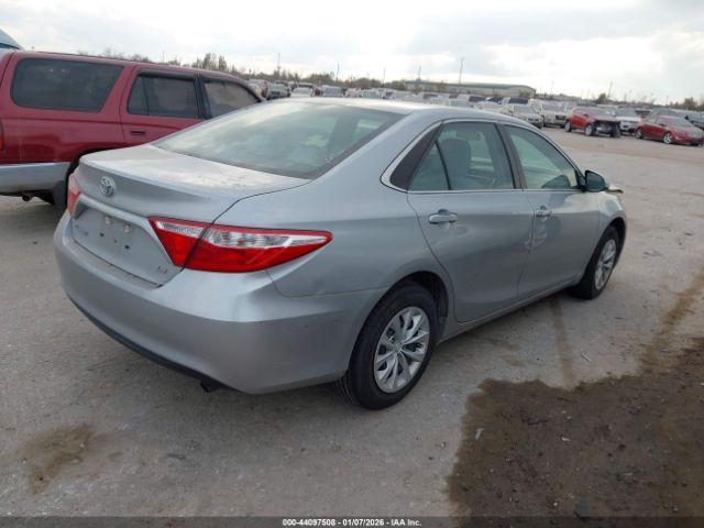 Toyota Camry Le Image 2