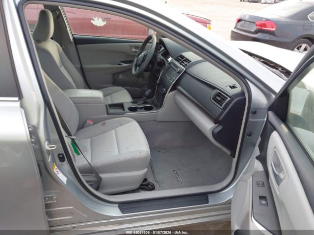 Toyota Camry Le Image 9