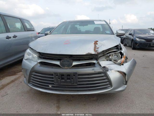 Toyota Camry Le Image 6