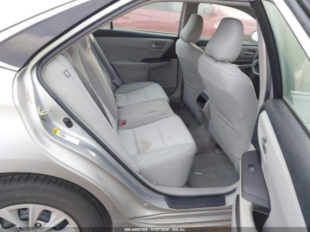 Toyota Camry Le Image 12