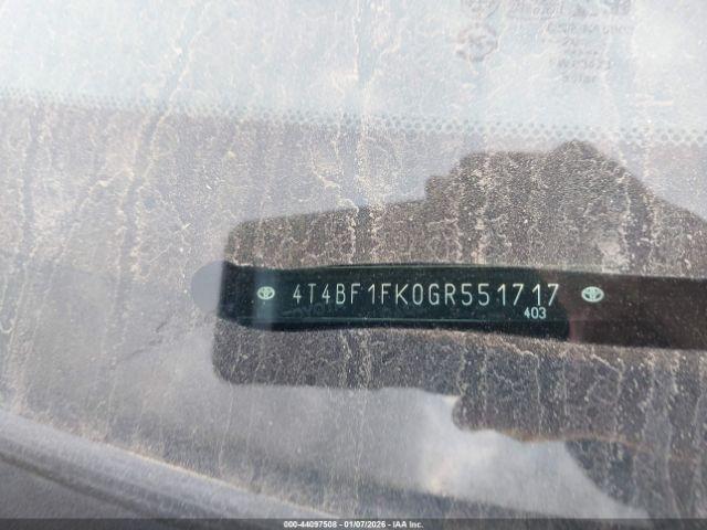 Toyota Camry Le Image 11