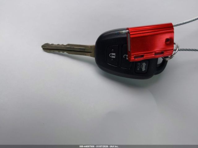 Toyota Camry Le Image 8