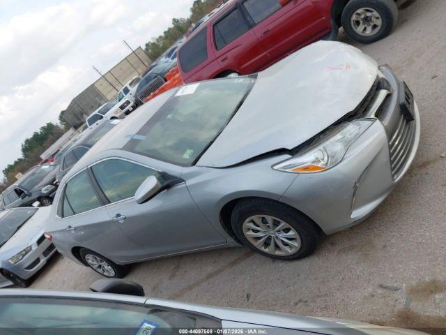 Toyota Camry Le Image 10