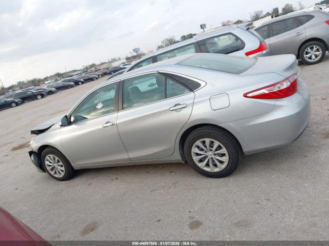 Toyota Camry Le Image 15