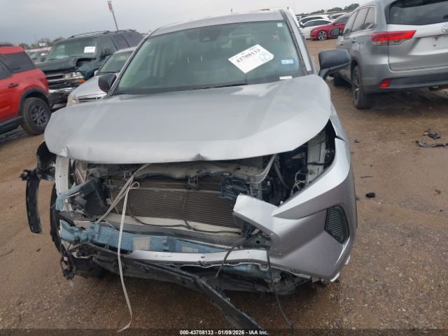 Toyota RAV4 Le Image 12