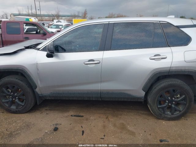 Toyota RAV4 Le Image 13