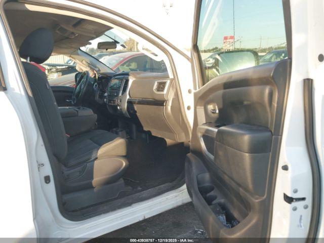 Nissan Titan Sv Image 11