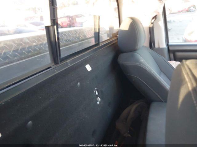 Nissan Titan Sv Image 7