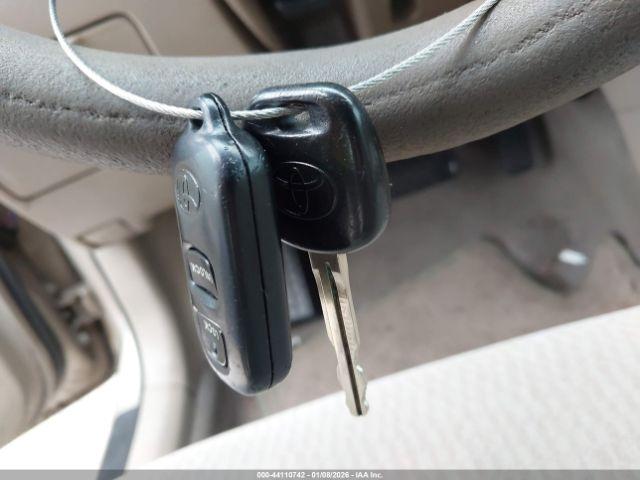 Toyota Corolla Le Image 6