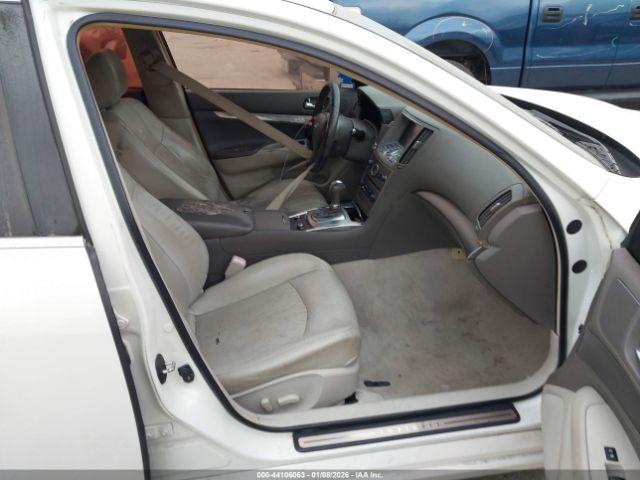 INFINITI G25 Journey Image 8