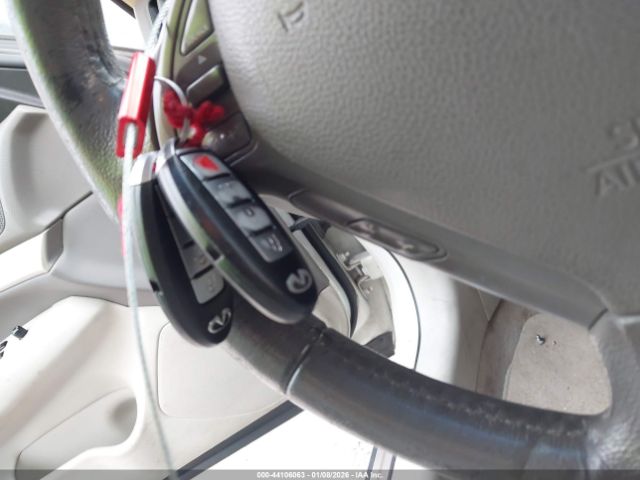 INFINITI G25 Journey Image 11