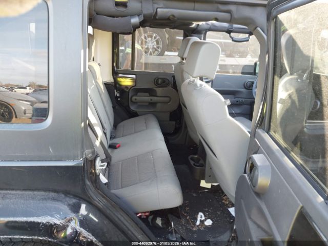 Jeep Wrangler Unlimited Sahara Image 6