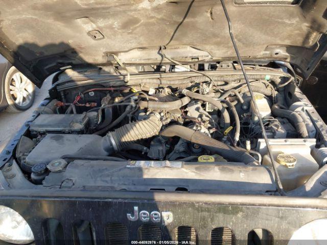 Jeep Wrangler Unlimited Sahara Image 13