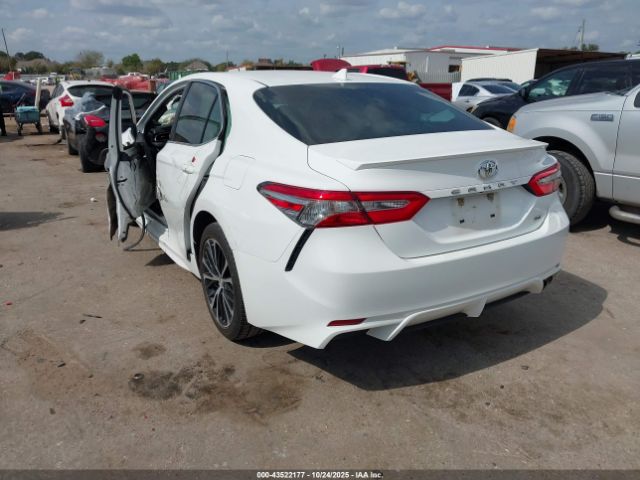 Toyota Camry Se Image 5