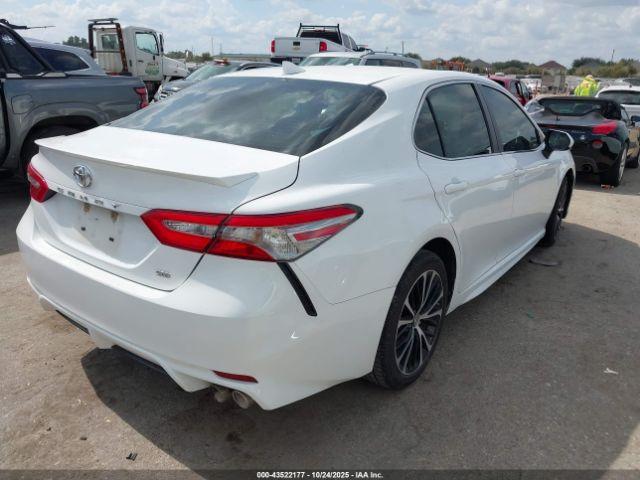 Toyota Camry Se Image 3