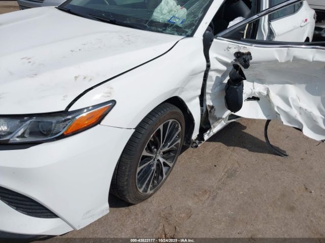 Toyota Camry Se Image 7