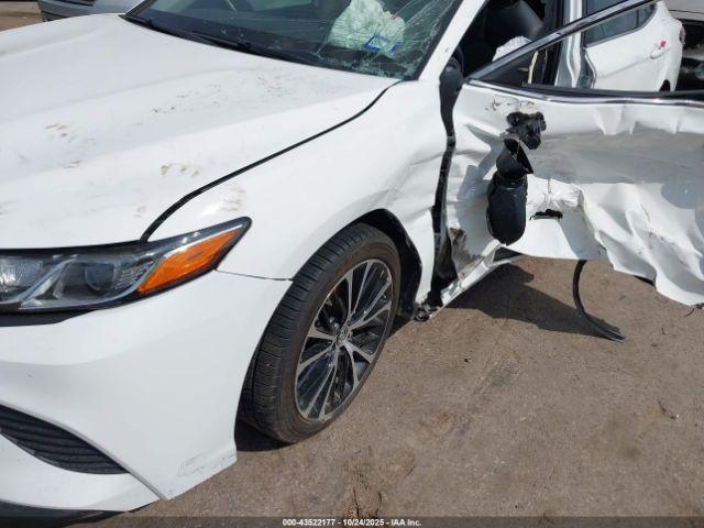 Toyota Camry Se Image 7