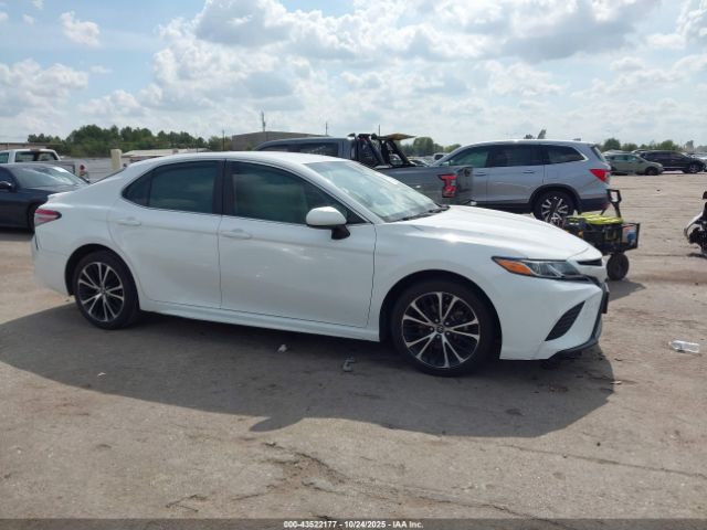 Toyota Camry Se Image 16