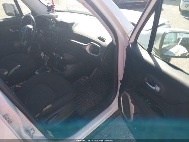 Jeep Renegade Latitude 4x4 Image 5