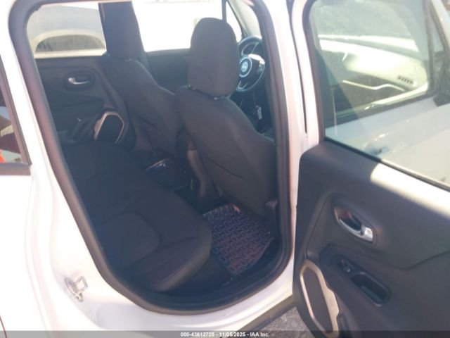 Jeep Renegade Latitude 4x4 Image 8