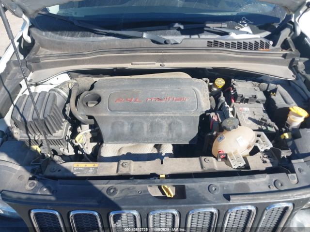 Jeep Renegade Latitude 4x4 Image 11